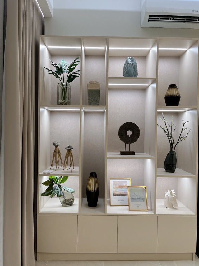 Open shelf display cabinet